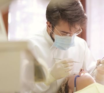 Hoe Kies je de Juiste Kaakchirurg voor je Verstandskiesextractie?